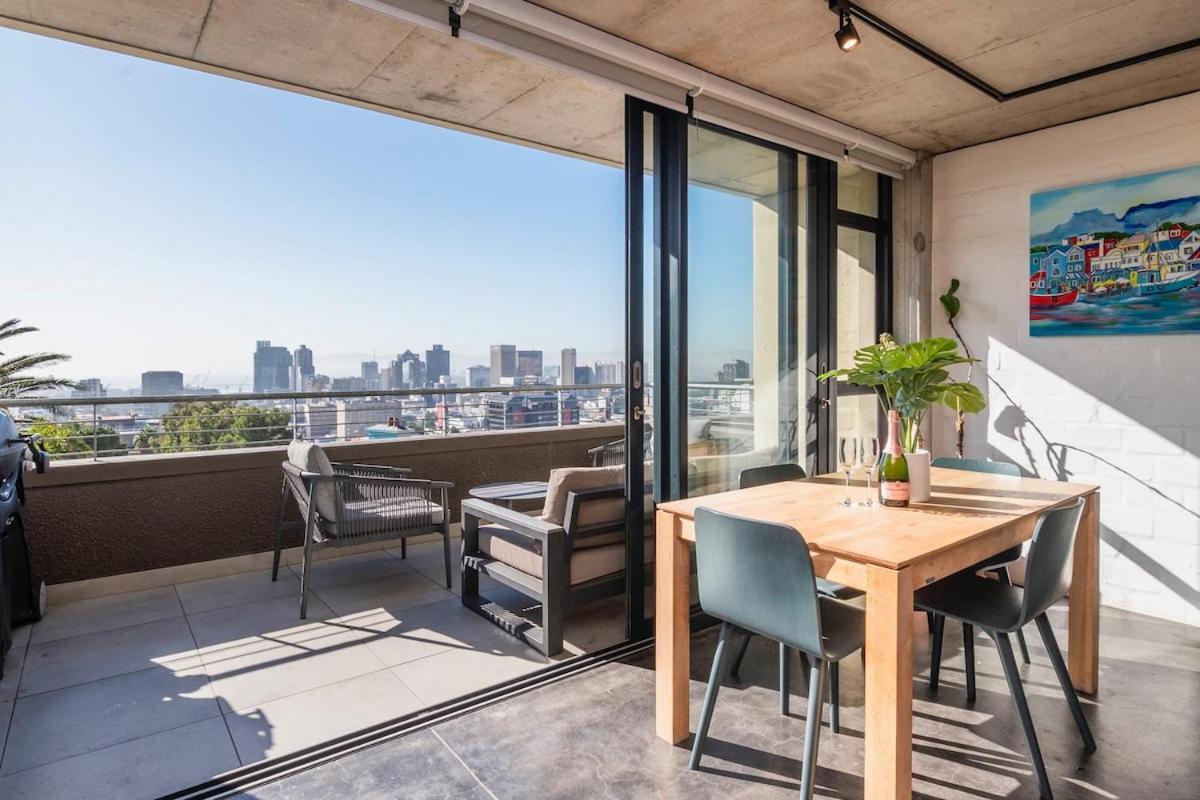 Apartment 40 On L Modern Oasis With Stunning Views Cape Town