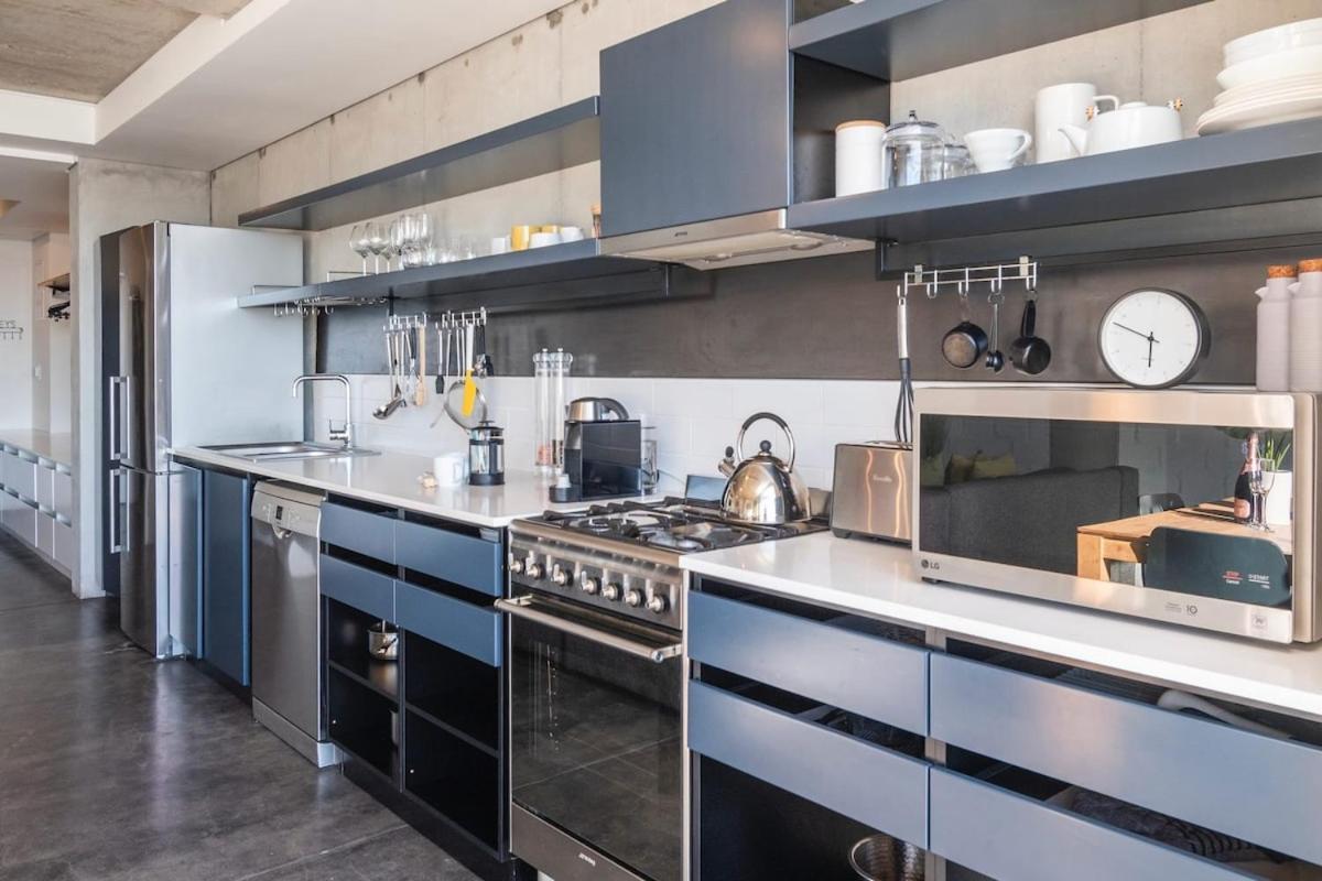 Apartment 40 On L Modern Oasis With Stunning Views Cape Town