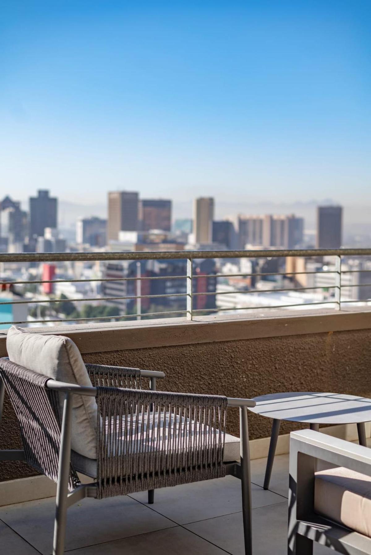 40 On L Modern Oasis With Stunning Views *